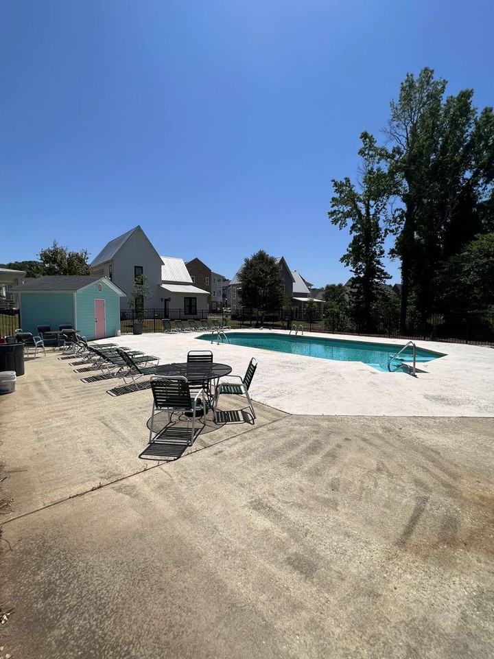 427 Harper Avenue #18 - Photo 3 of 4