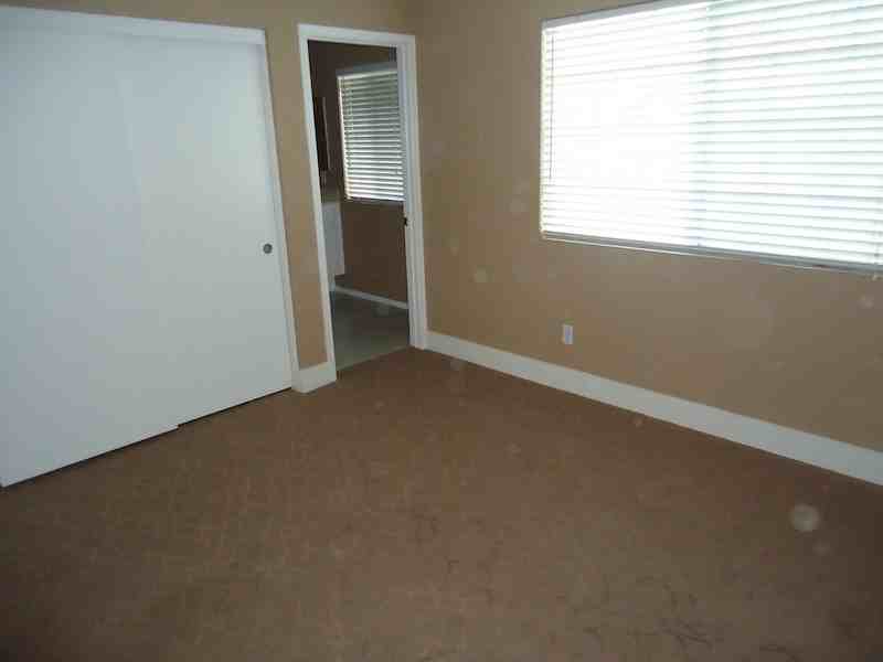 911 N Turner Ave - Photo 7 of 14