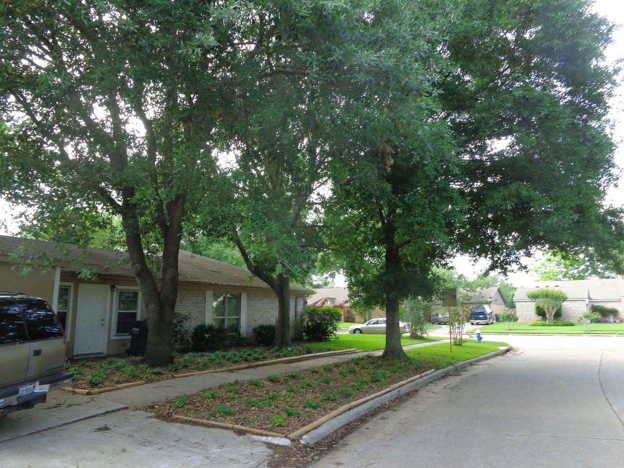 22303 N Fork Dr - Photo 2 of 25