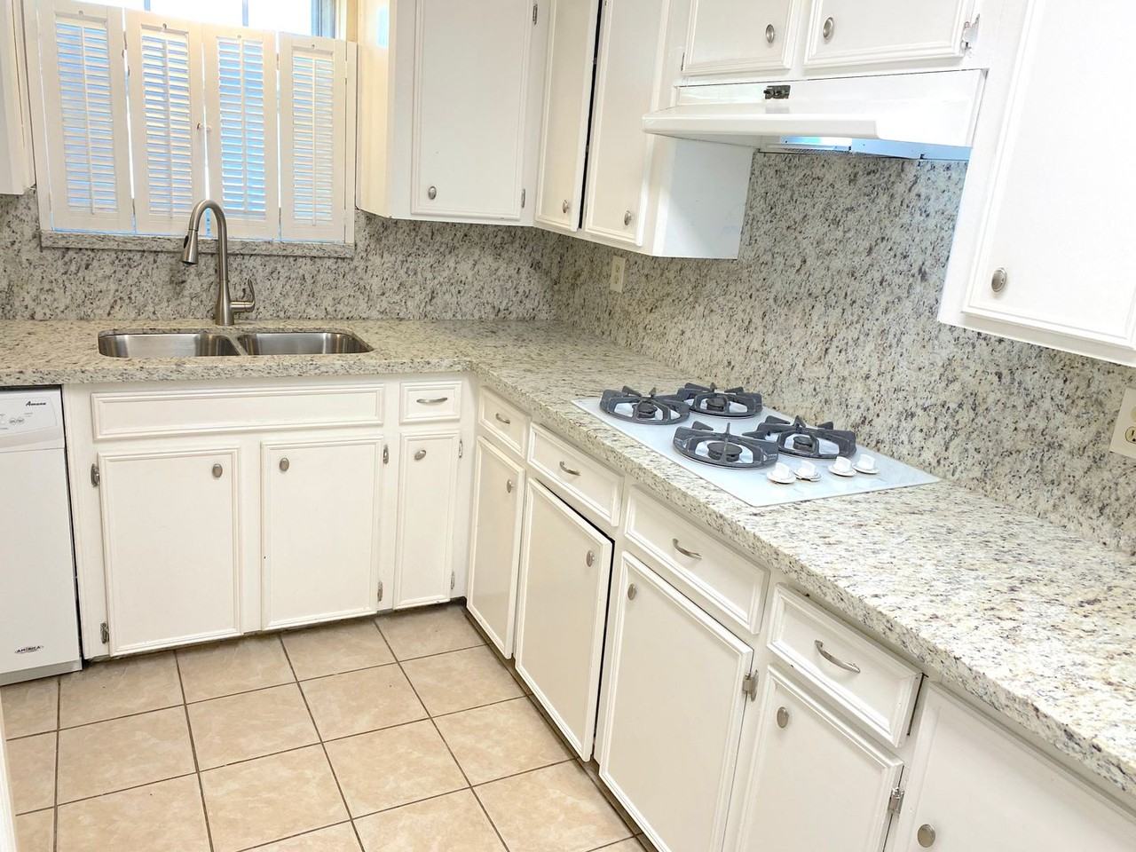 22303 N Fork Dr - Photo 3 of 25