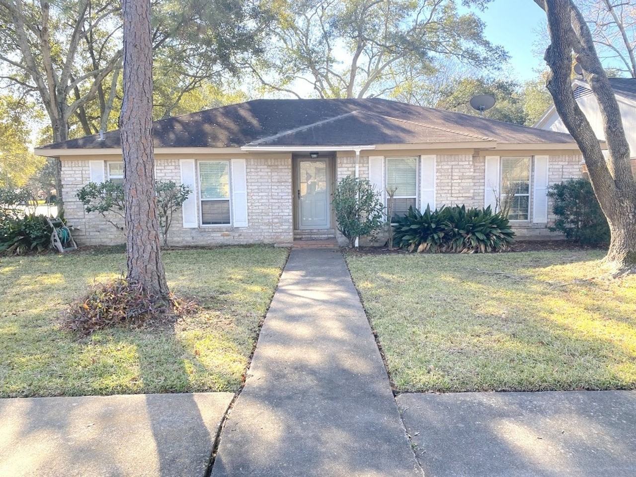 22303 N Fork Dr - Photo 2 of 26