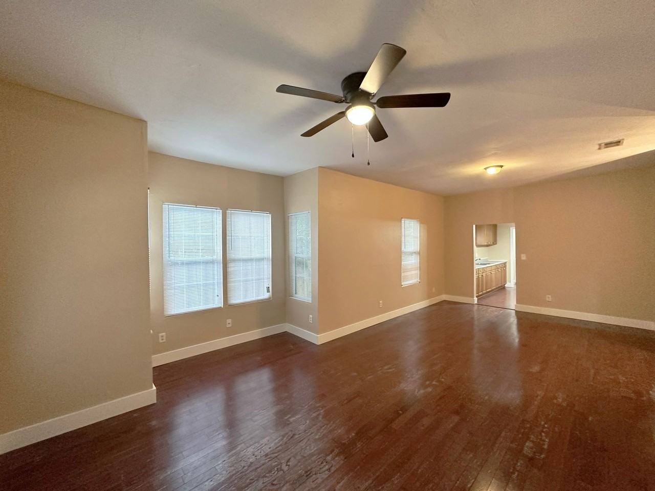 907 Nw 5th Ave - Photo 3 of 13