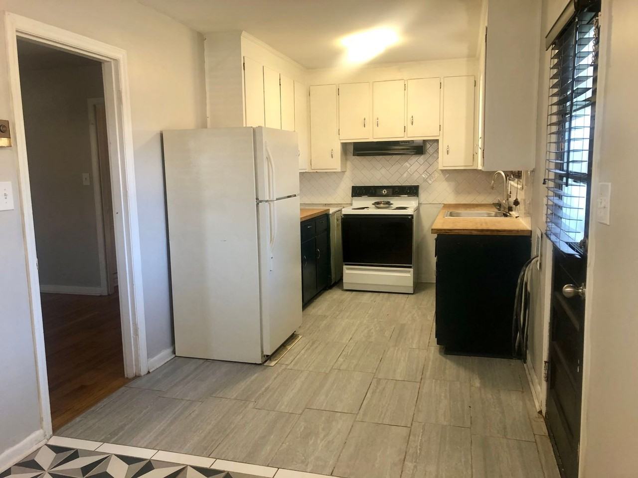 1921 Morehead Ave - Photo 4 of 11
