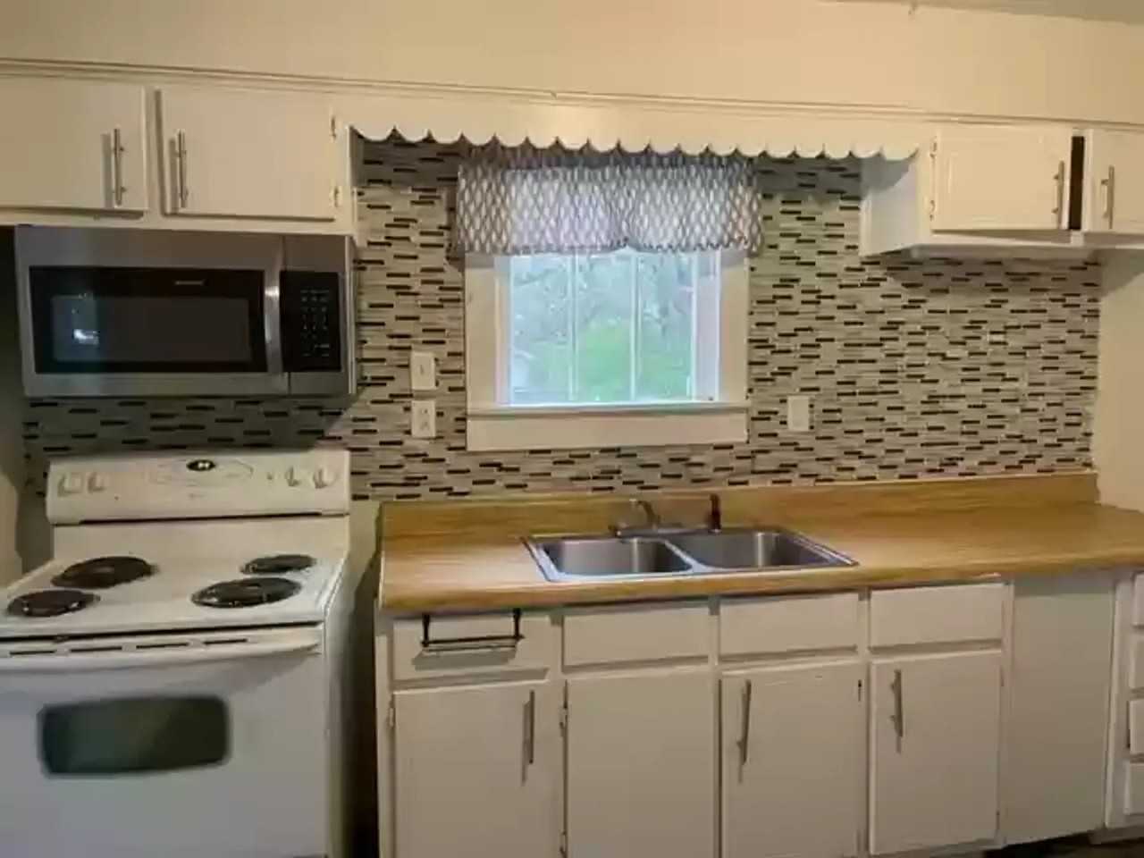 329 Glenn St - Photo 2 of 9