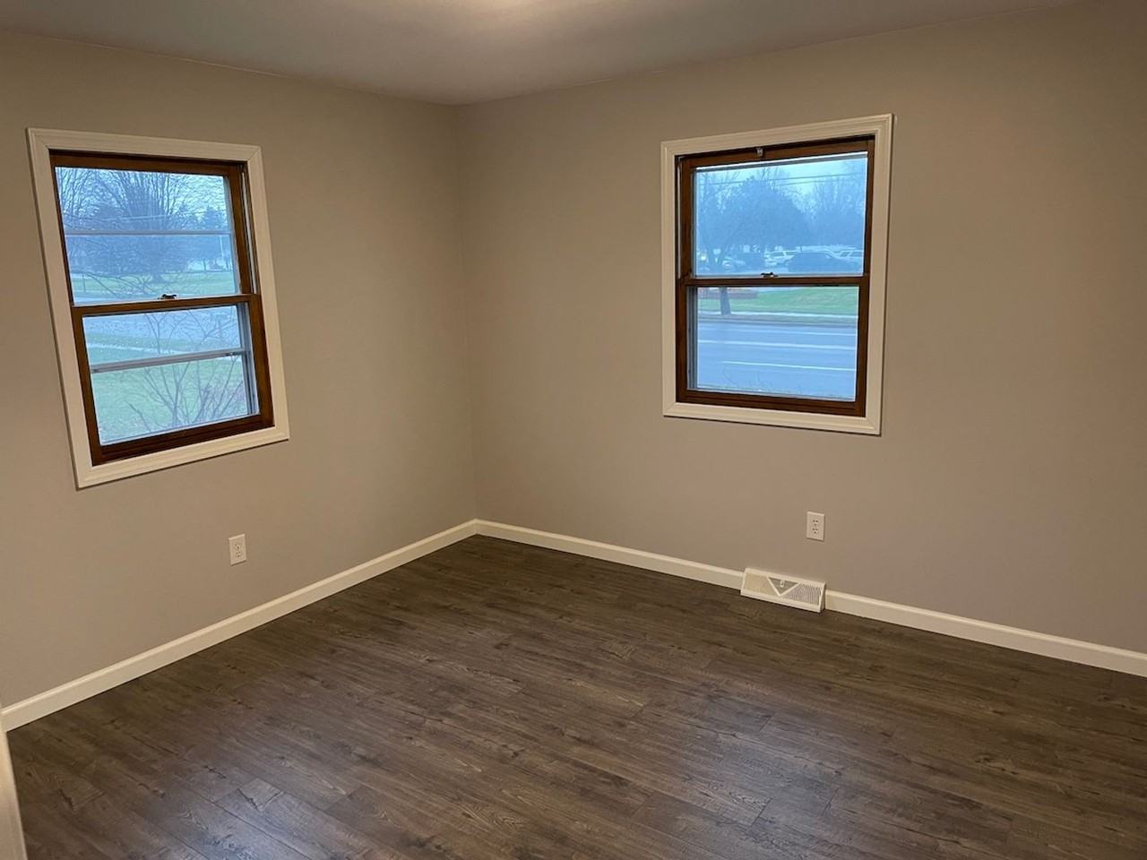 2737 Burton St Se - Photo 5 of 24