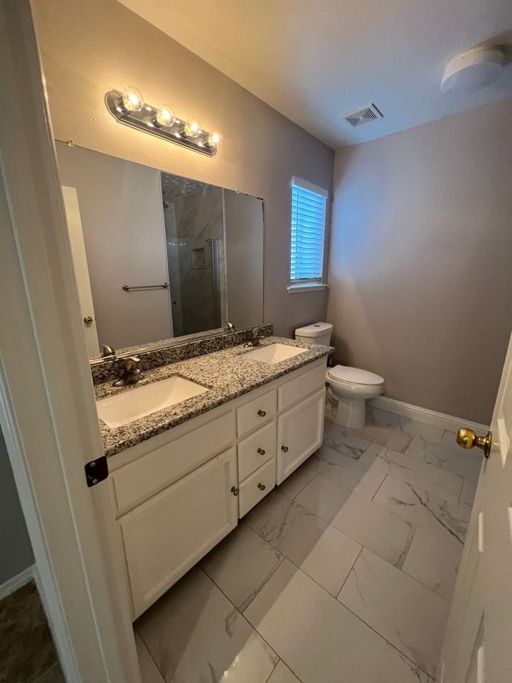 5530 N State St - Photo 6 of 21