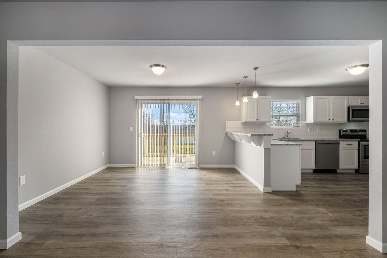 7194 Heartwood Ct - Photo 3 of 36