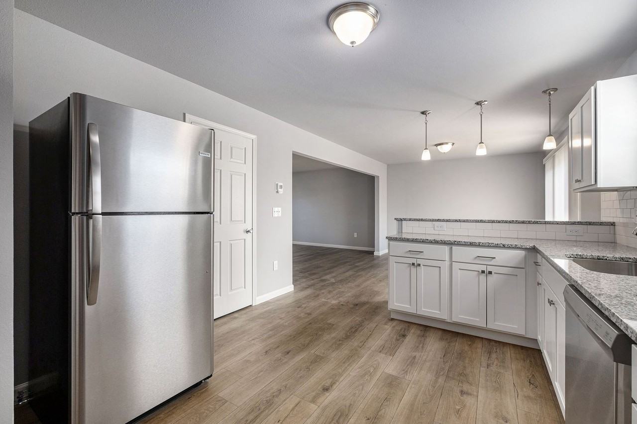 7194 Heartwood Ct - Photo 4 of 36
