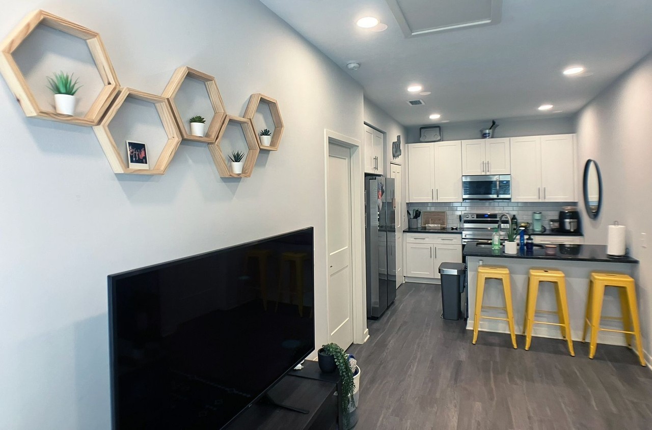 818 Nw 6th Ave - Photo 3 of 11