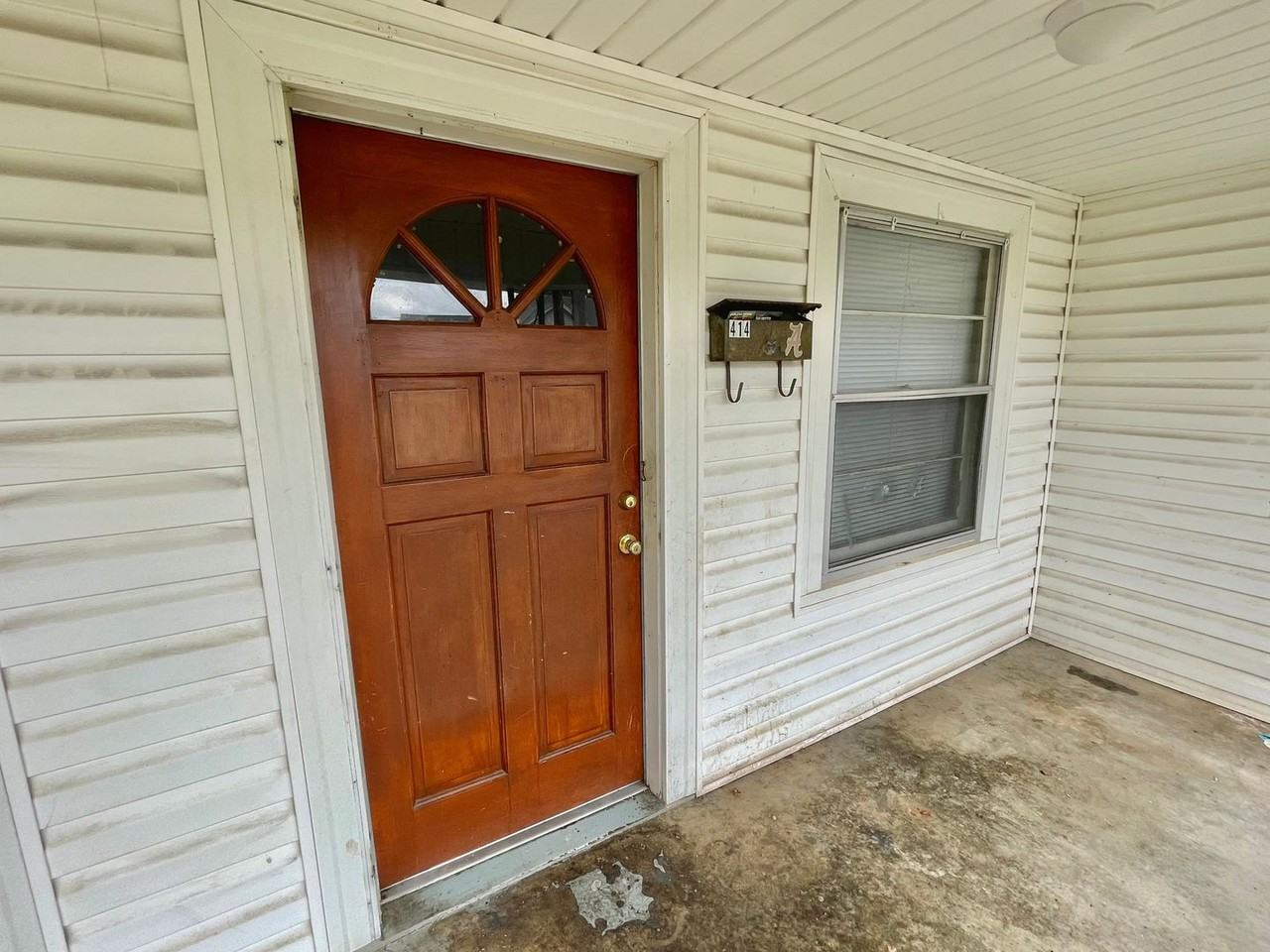 414 S Houston St - Photo 2 of 10