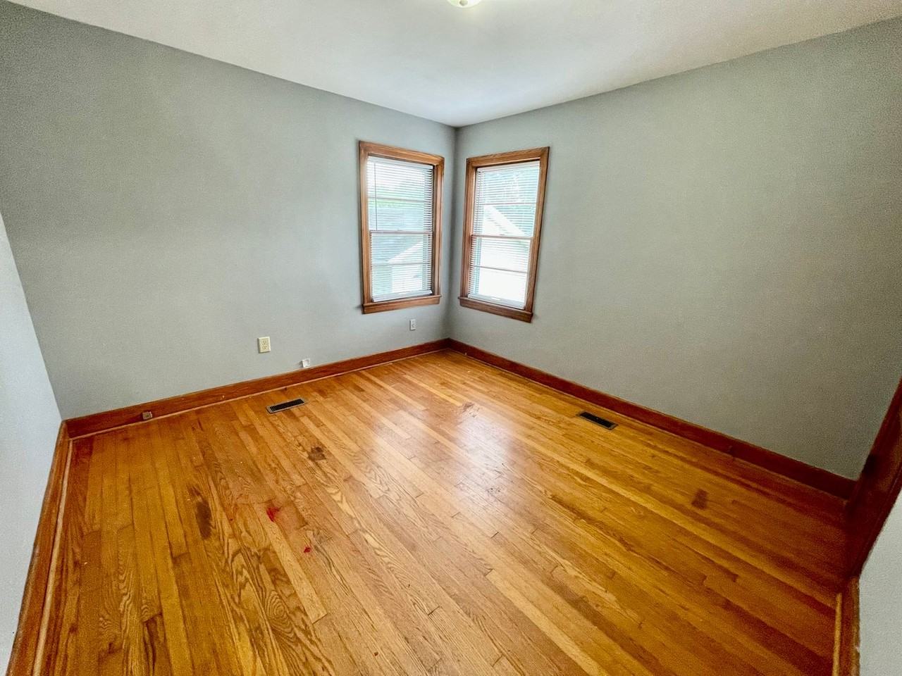 414 S Houston St - Photo 5 of 10