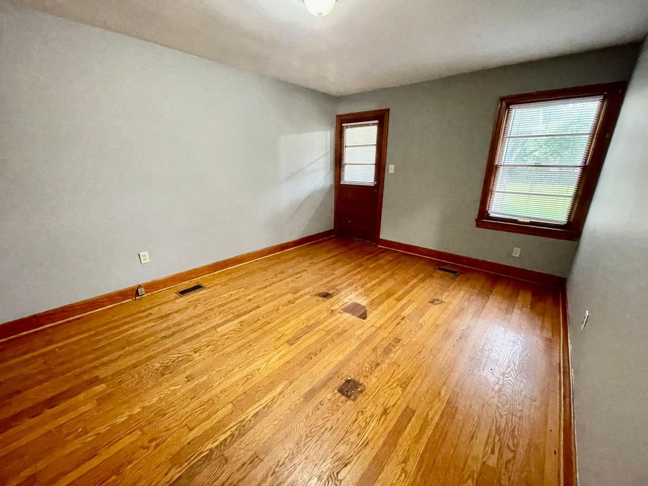 414 S Houston St - Photo 7 of 10