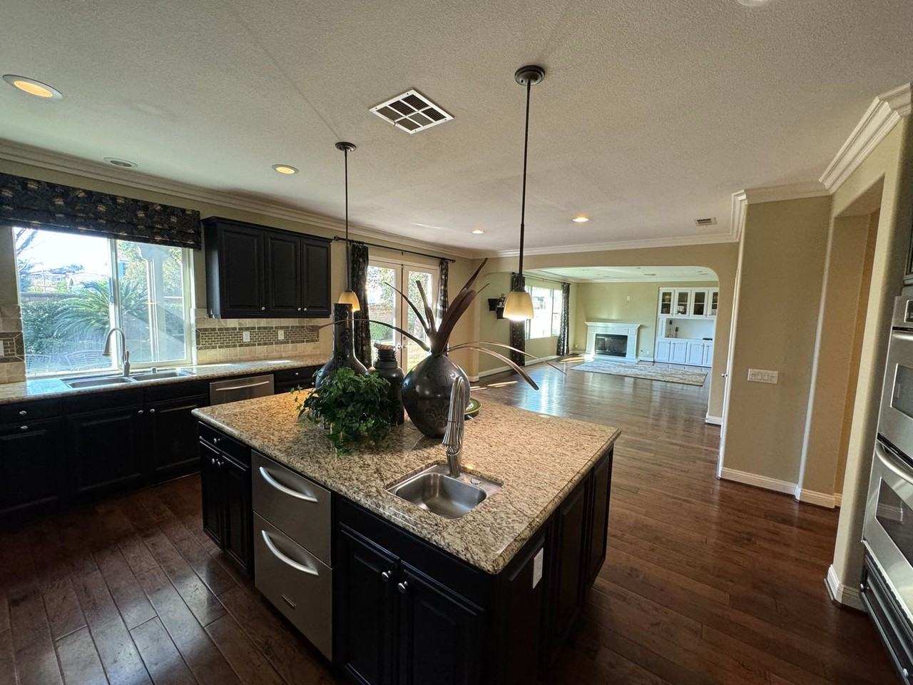 7611 Stonegate Dr - Photo 3 of 50