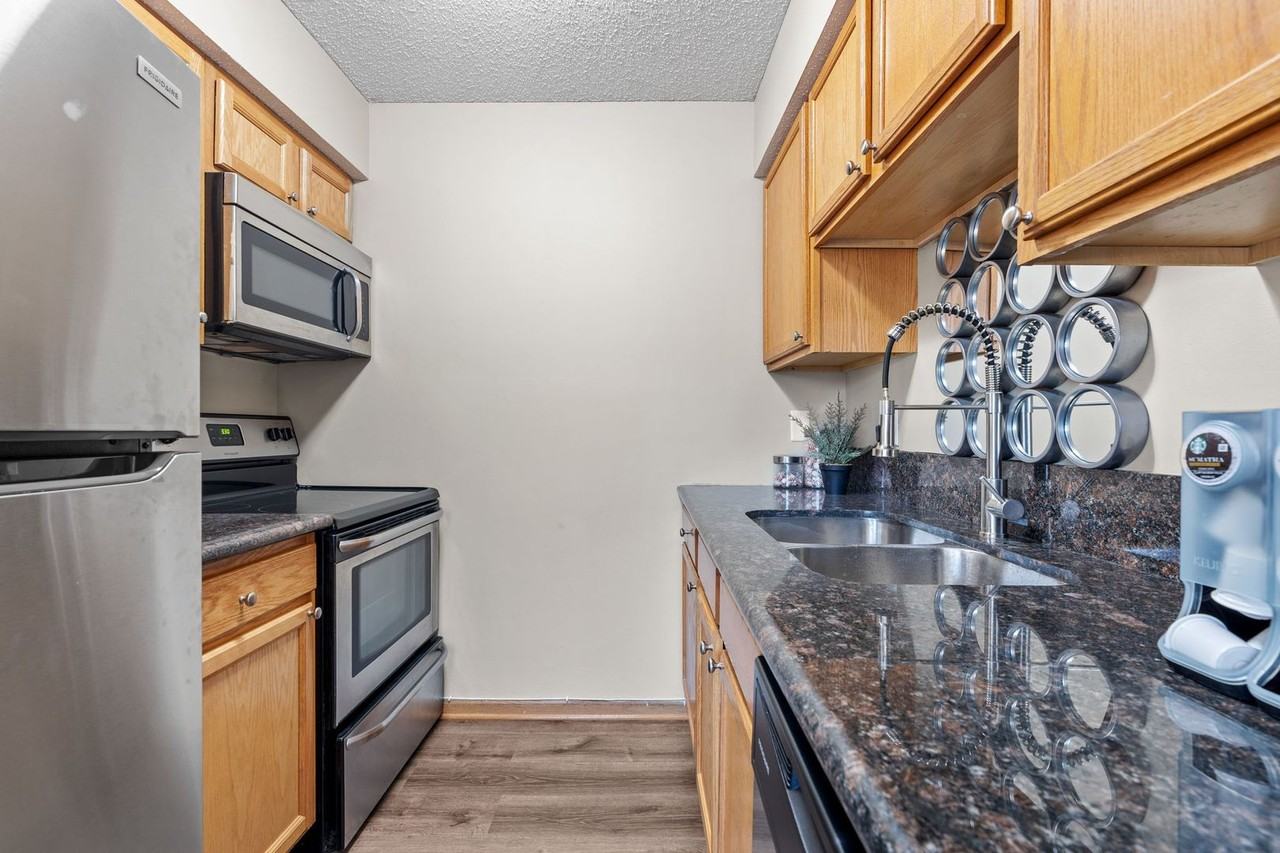 Granite Peaks Apartments - Photo 6 of 37