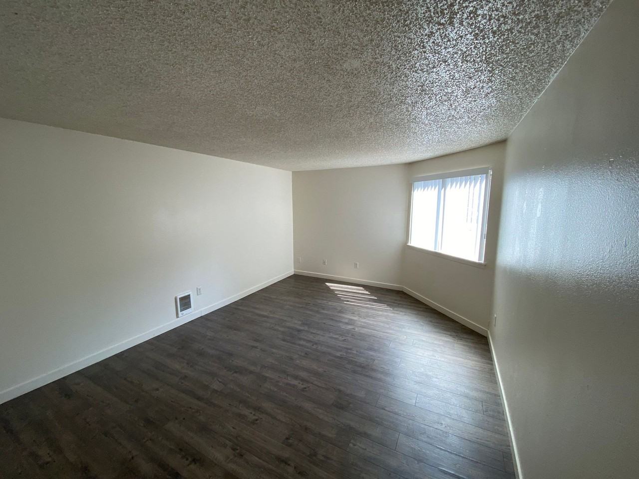 West Hills Spacious 1 & 2 Bedroom Units AVAILABLE NOW!!! - Photo 2 of 11