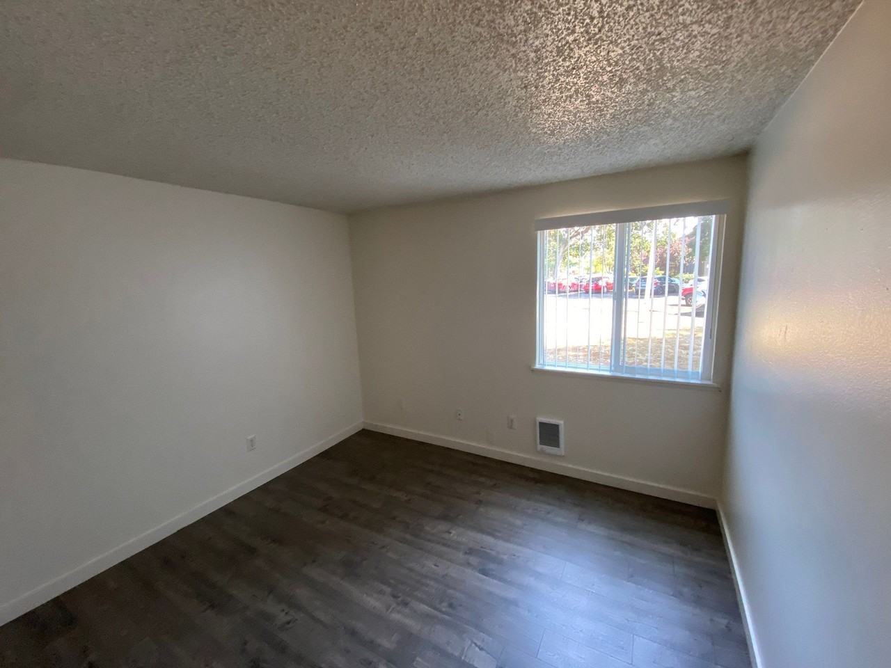 West Hills Spacious 1 & 2 Bedroom Units AVAILABLE NOW!!! - Photo 6 of 11