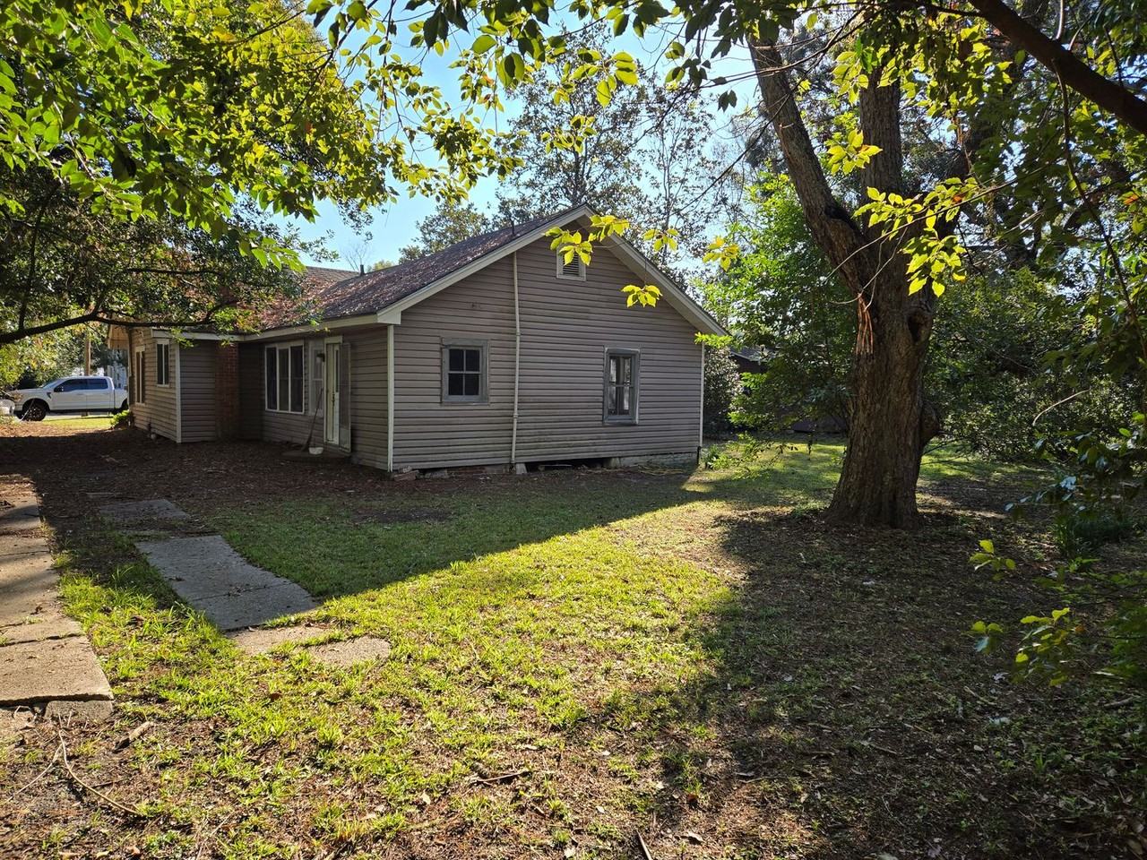 405 S Berrien St - Photo 2 of 16