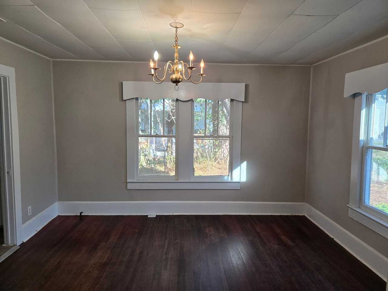 405 S Berrien St - Photo 7 of 16