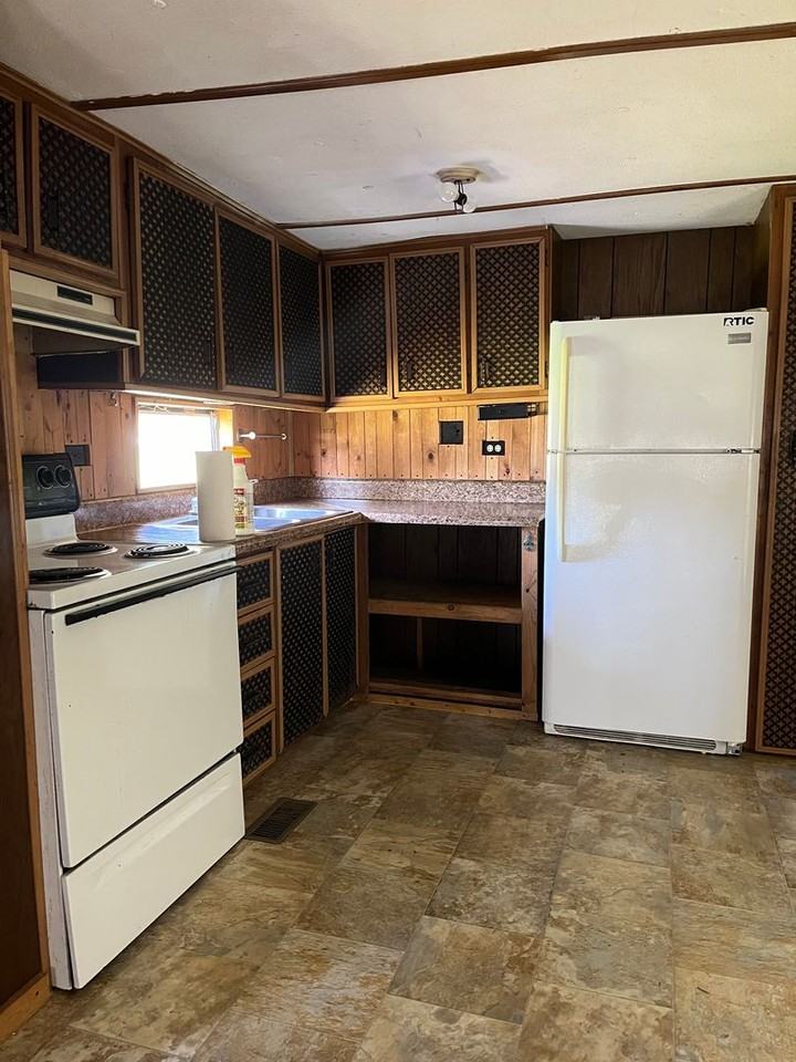 5247 Griffin Rd - Photo 3 of 14