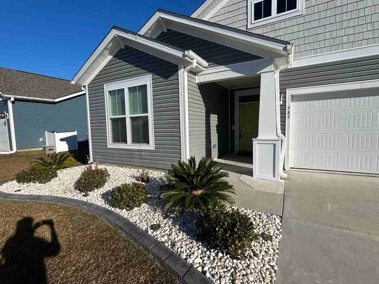 585 Oyster Dr - Photo 2 of 39