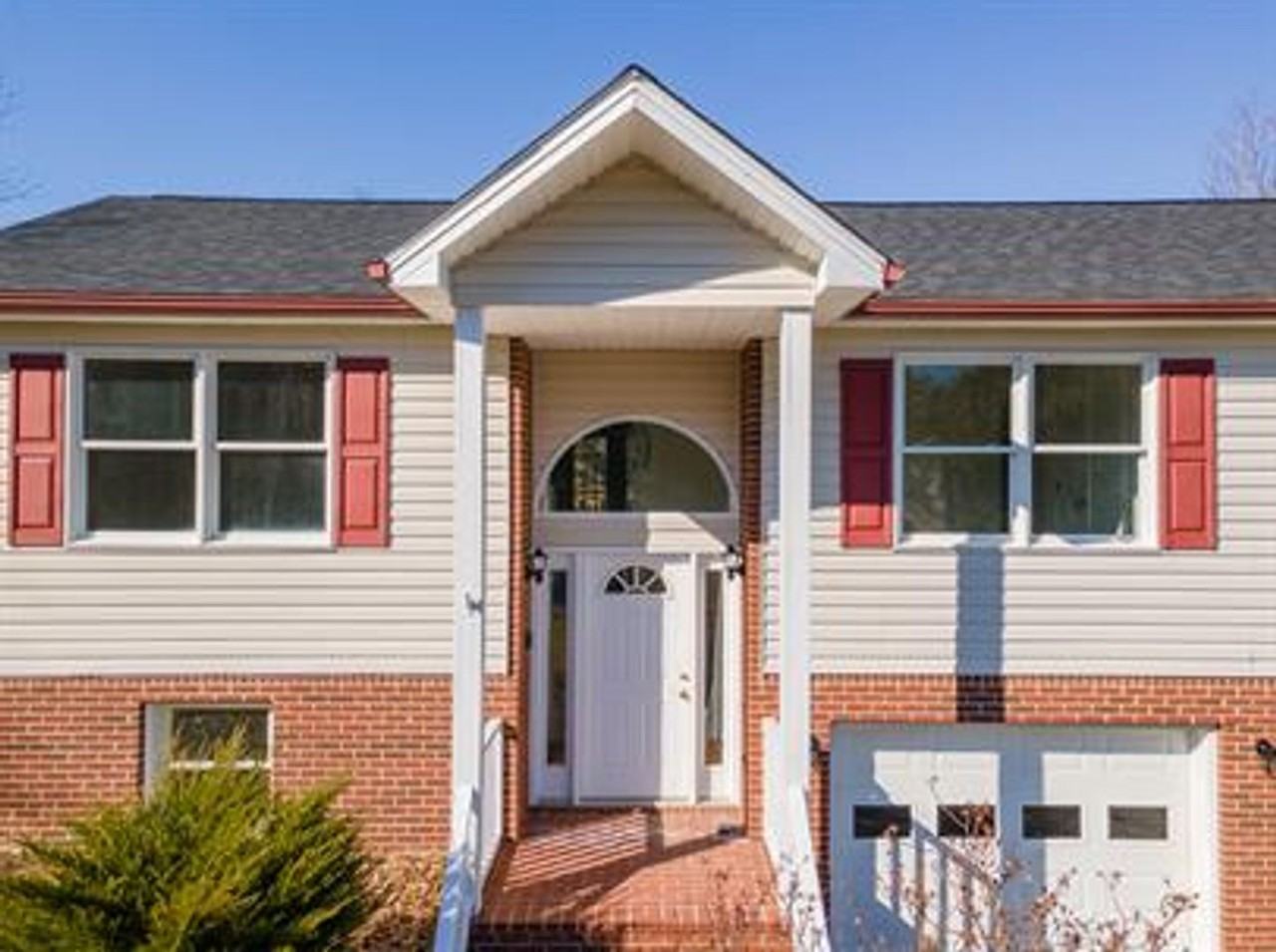 690 Walters Dr - Photo 3 of 50