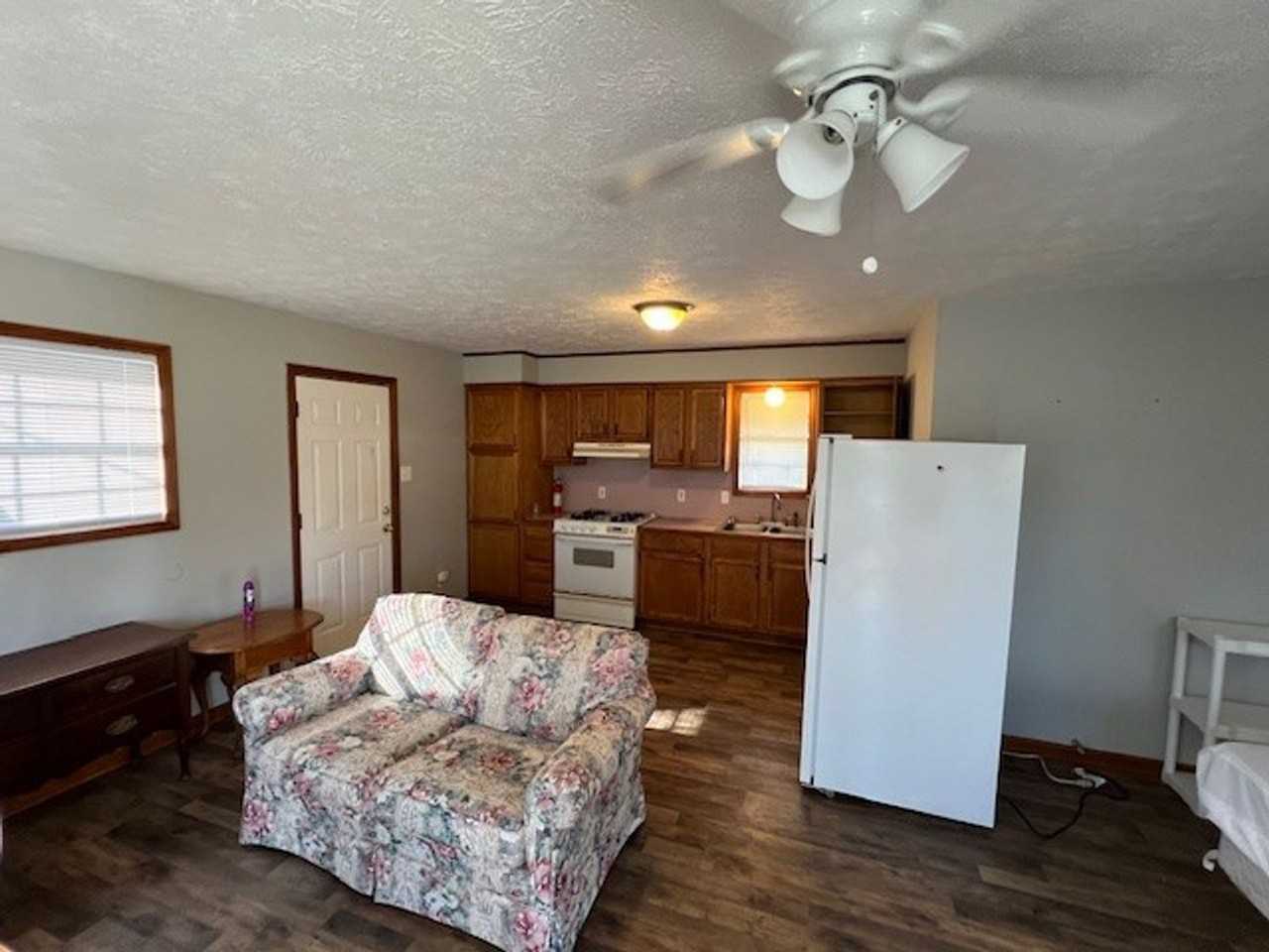 1109 1/2 Shasta Dr - Photo 2 of 7