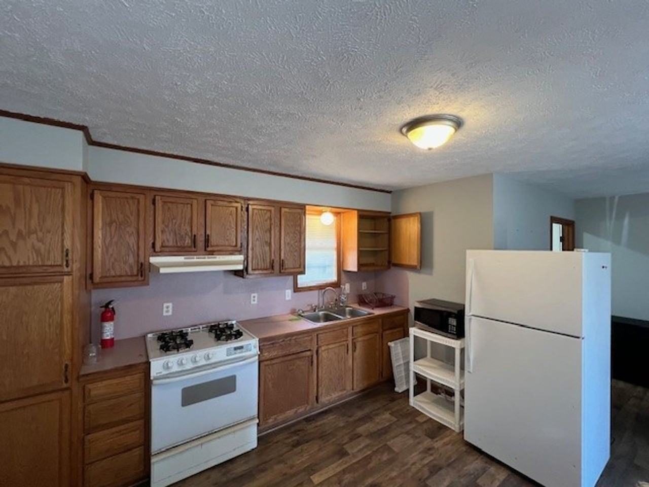 1109 1/2 Shasta Dr - Photo 4 of 7