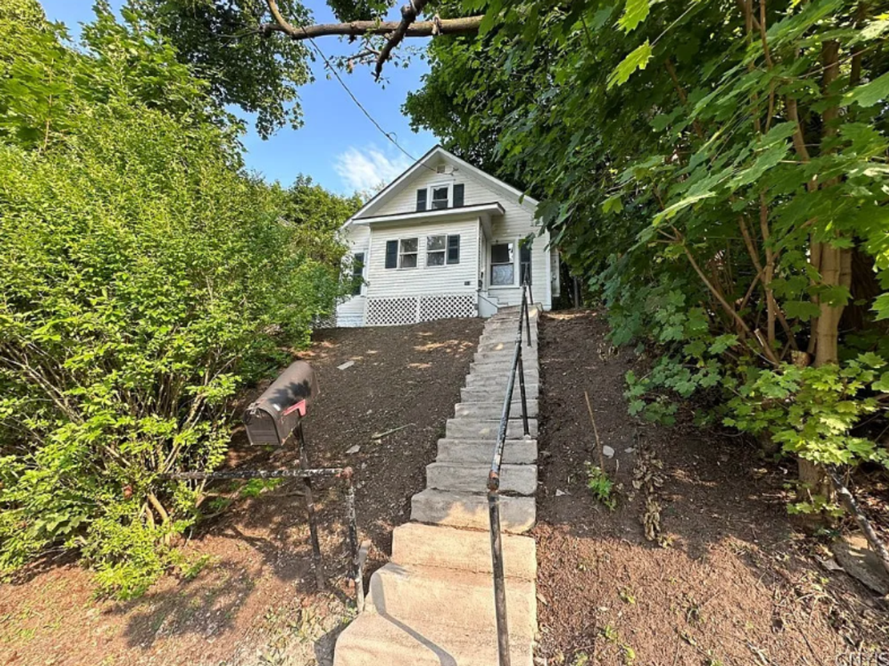 310 Shuart Ave - Photo 2 of 7