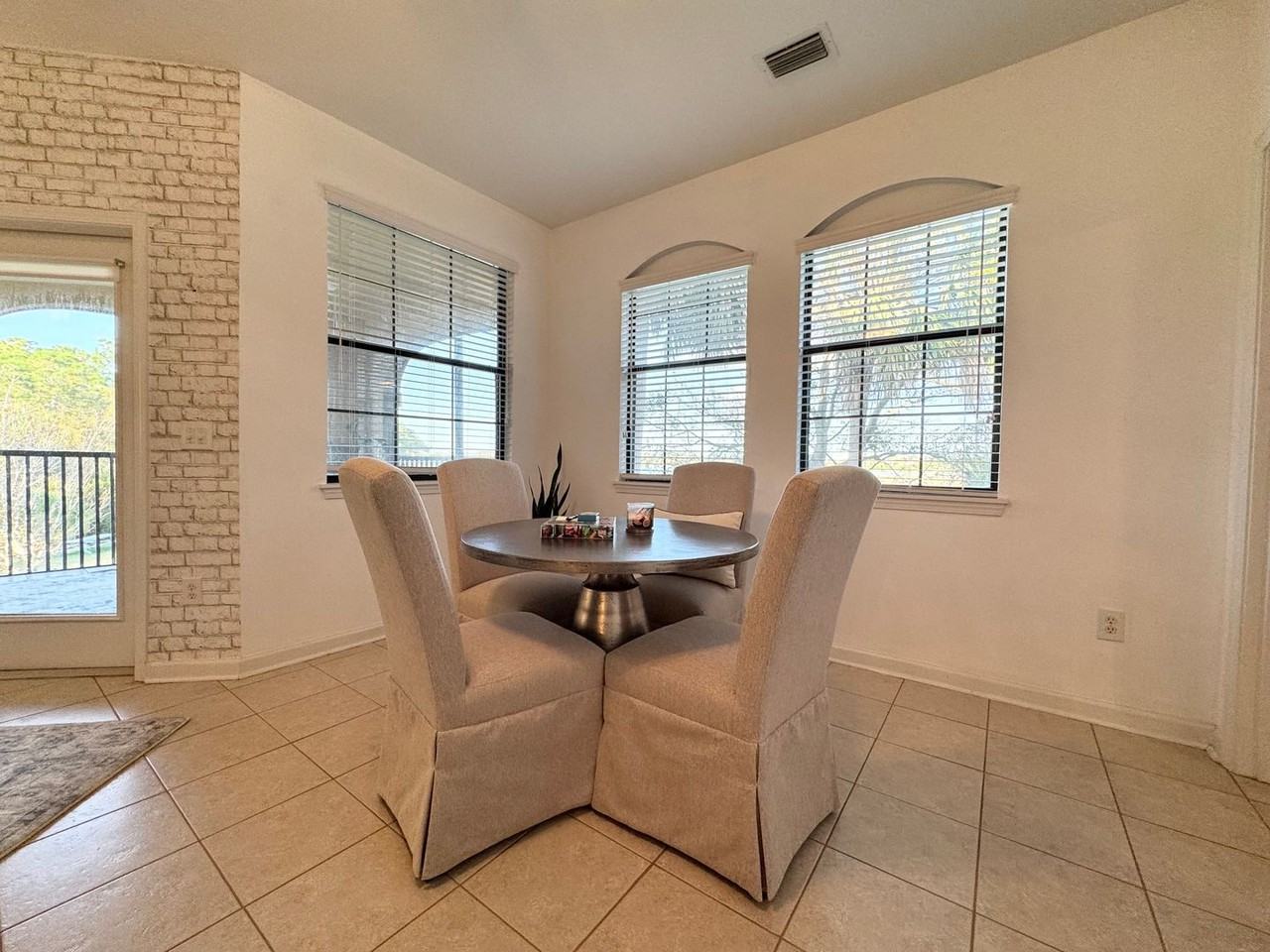 3423 Haley Pointe Rd - Photo 7 of 38