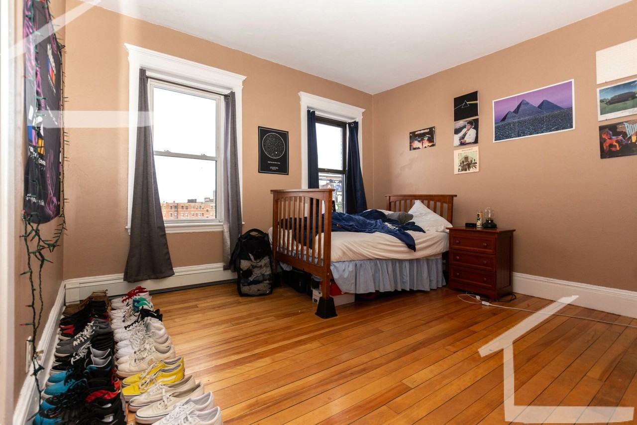 194 Harvard Avenue - Photo 5 of 7