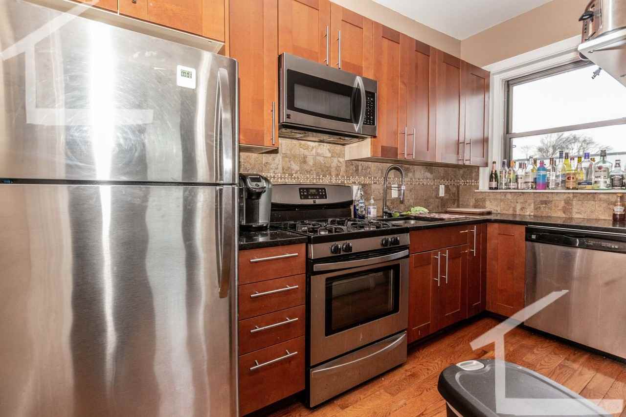 194 Harvard Avenue - Photo 6 of 7