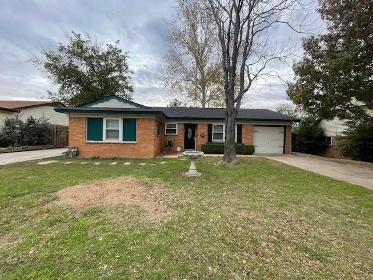 709 Oak Dr - Photo 2 of 16