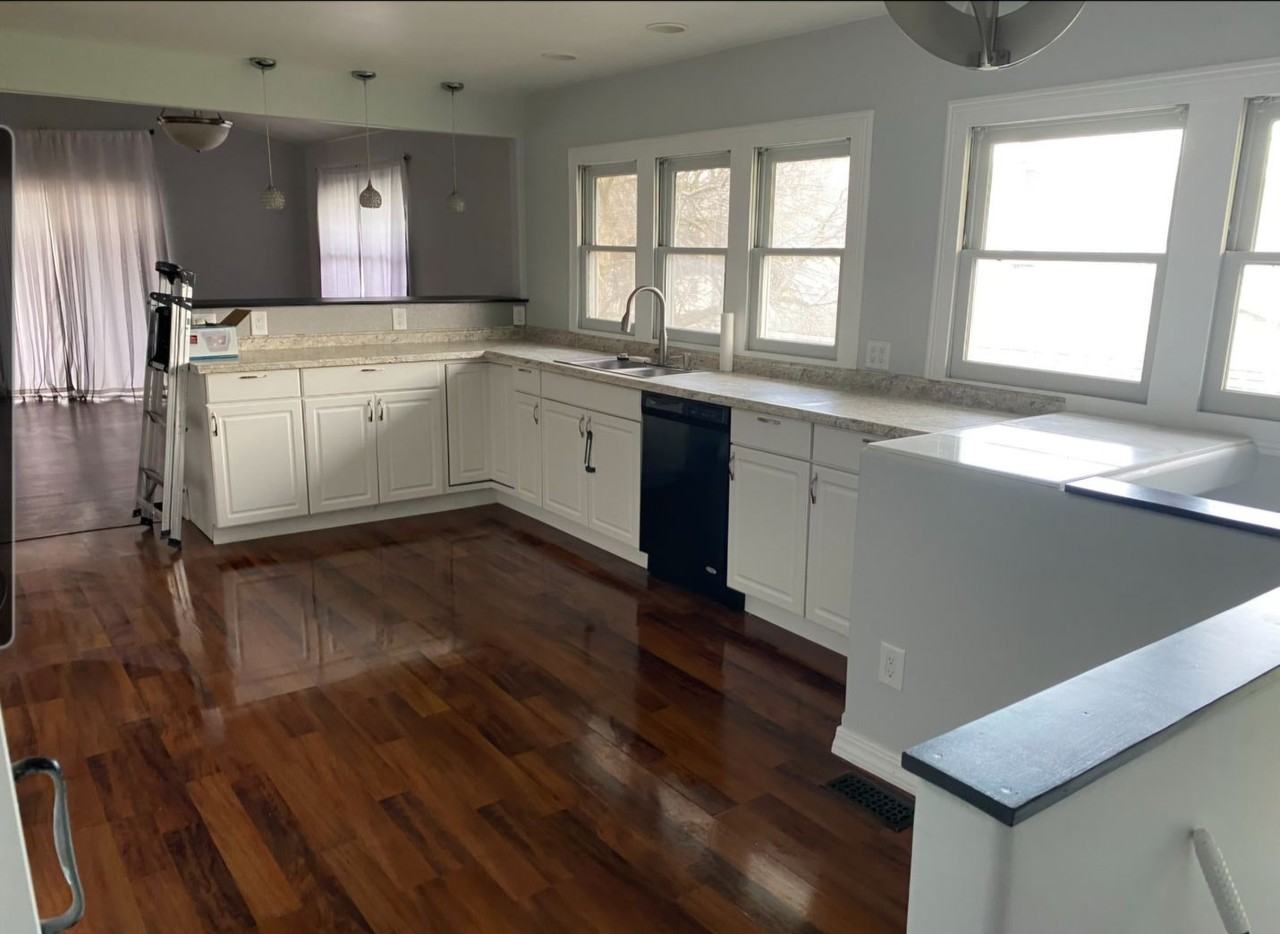 208 E Illinois St - Photo 3 of 22