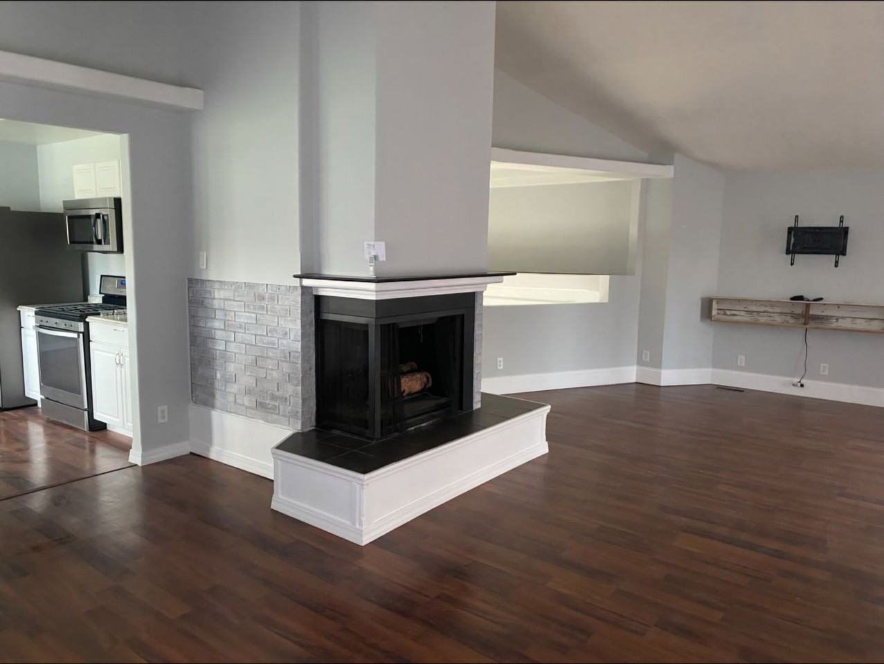 208 E Illinois St - Photo 5 of 22