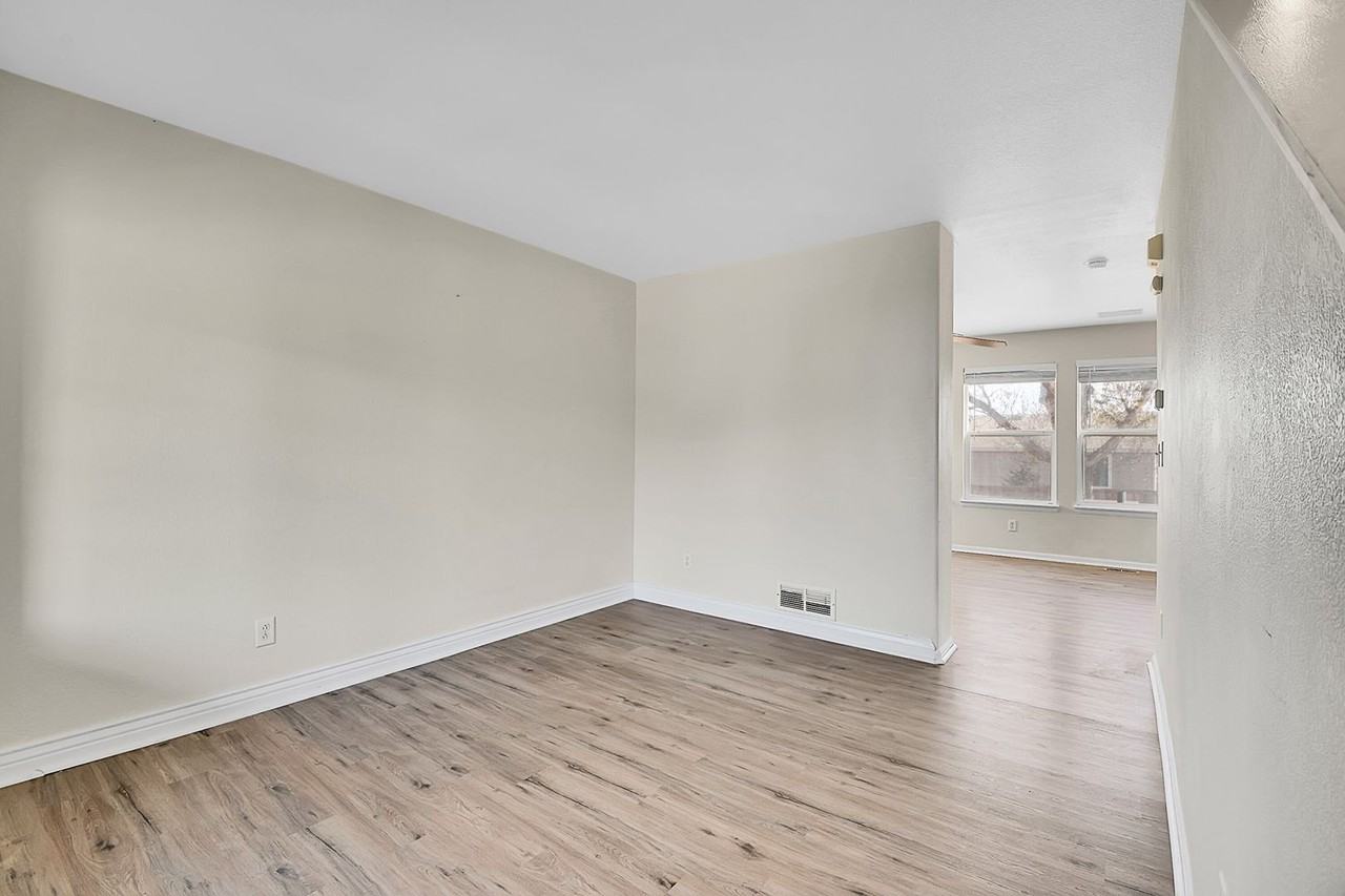 9968 Strathfield Ln - Photo 4 of 31