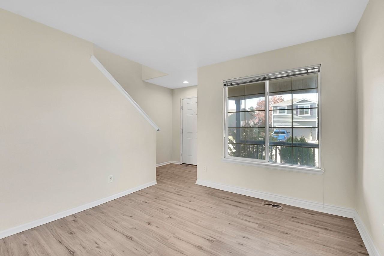 9968 Strathfield Ln - Photo 5 of 31