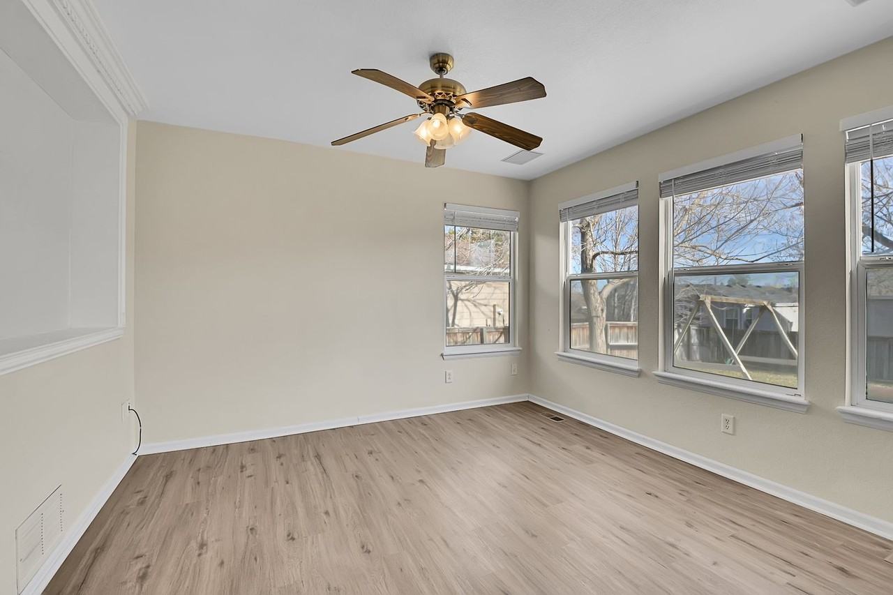 9968 Strathfield Ln - Photo 6 of 31