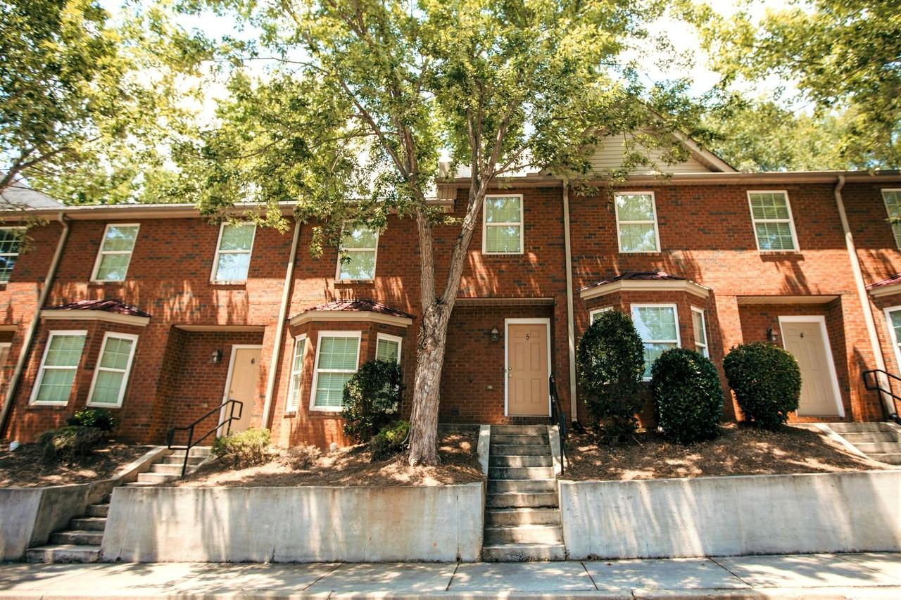 SOUTH HAMPTON VILLAGE - Photo 2 of 33