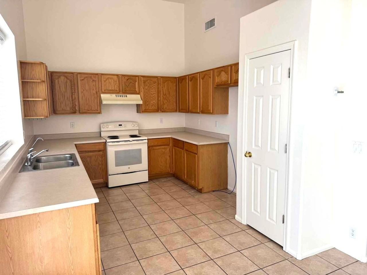7339 E Lakeview Ave - Photo 5 of 18