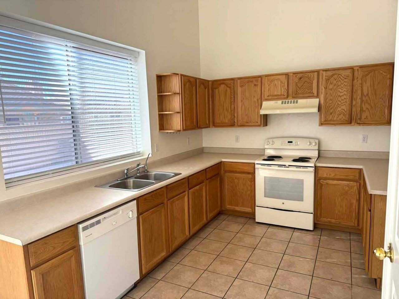 7339 E Lakeview Ave - Photo 6 of 18