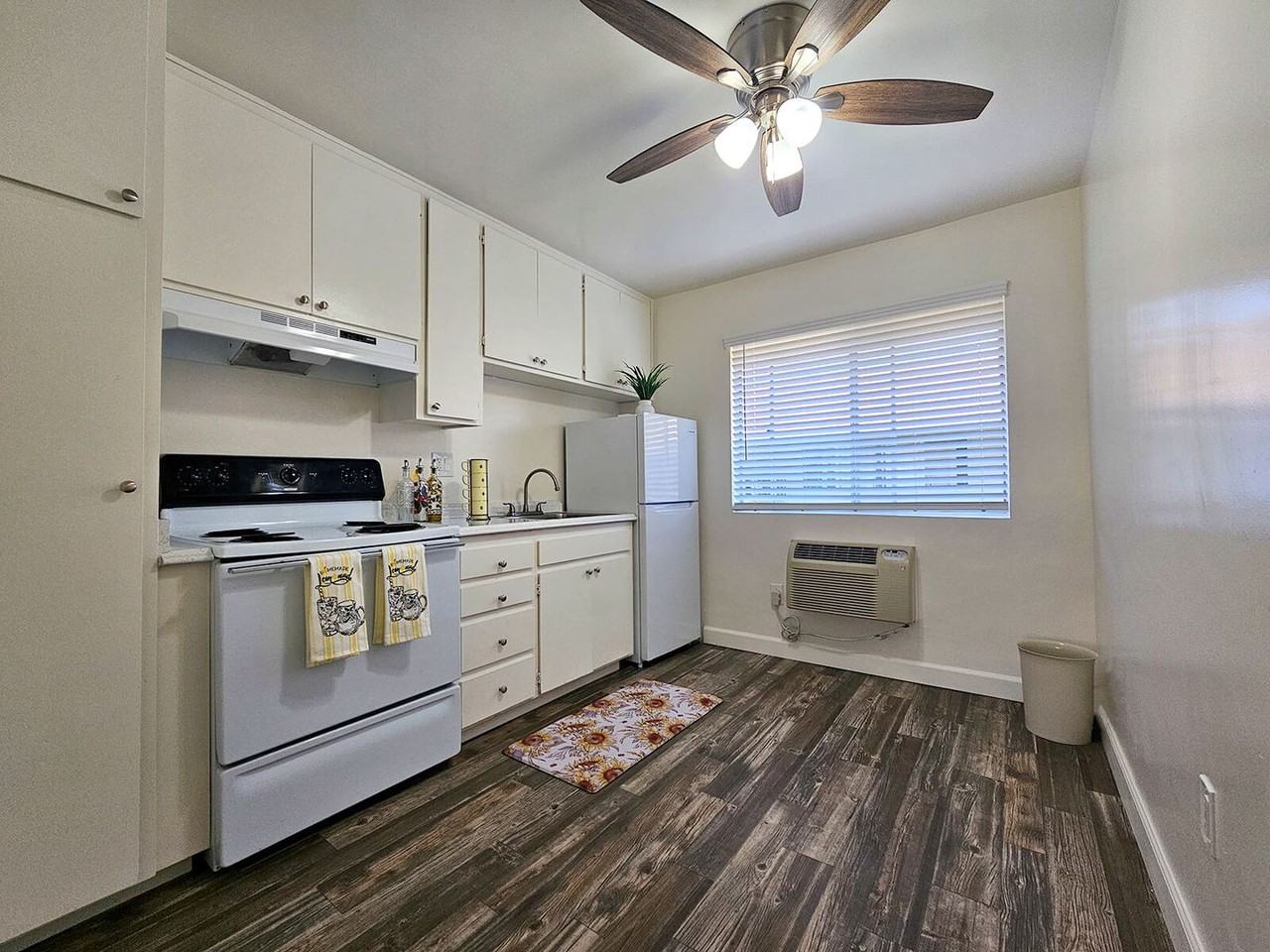 La Palma Apartments - Photo 4 of 14