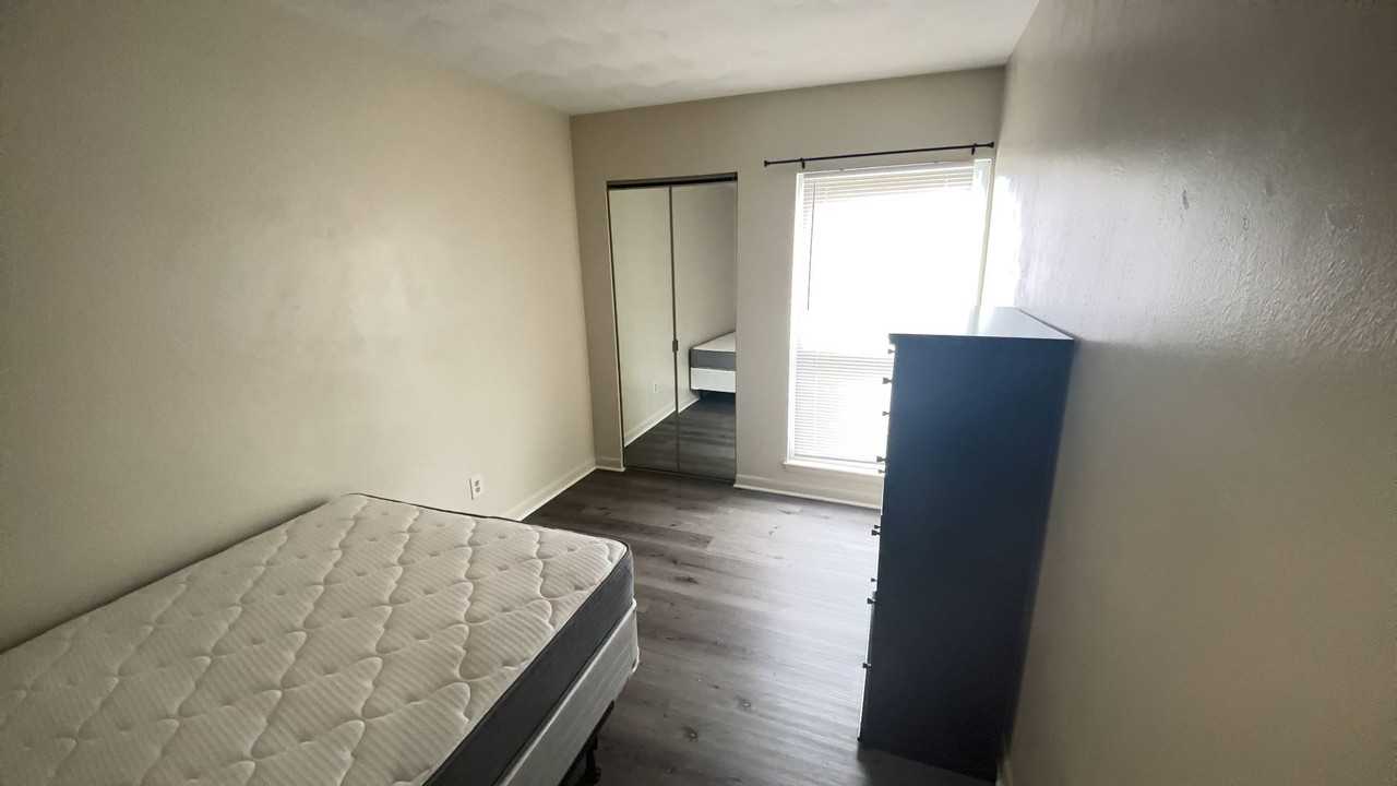 1390 Bradley Dr - Photo 7 of 7