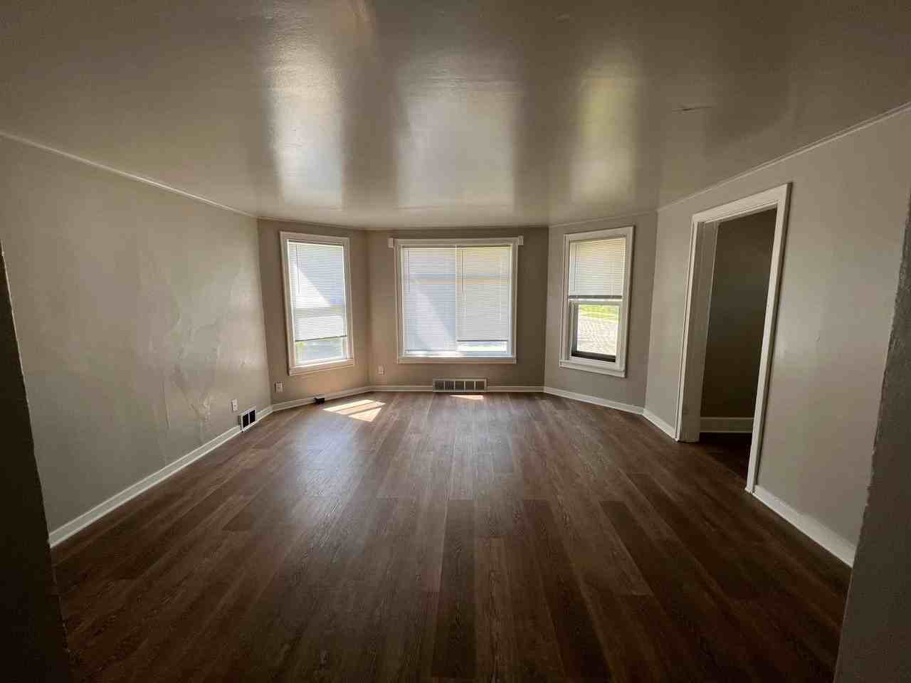 800 Saint George St - Photo 2 of 7