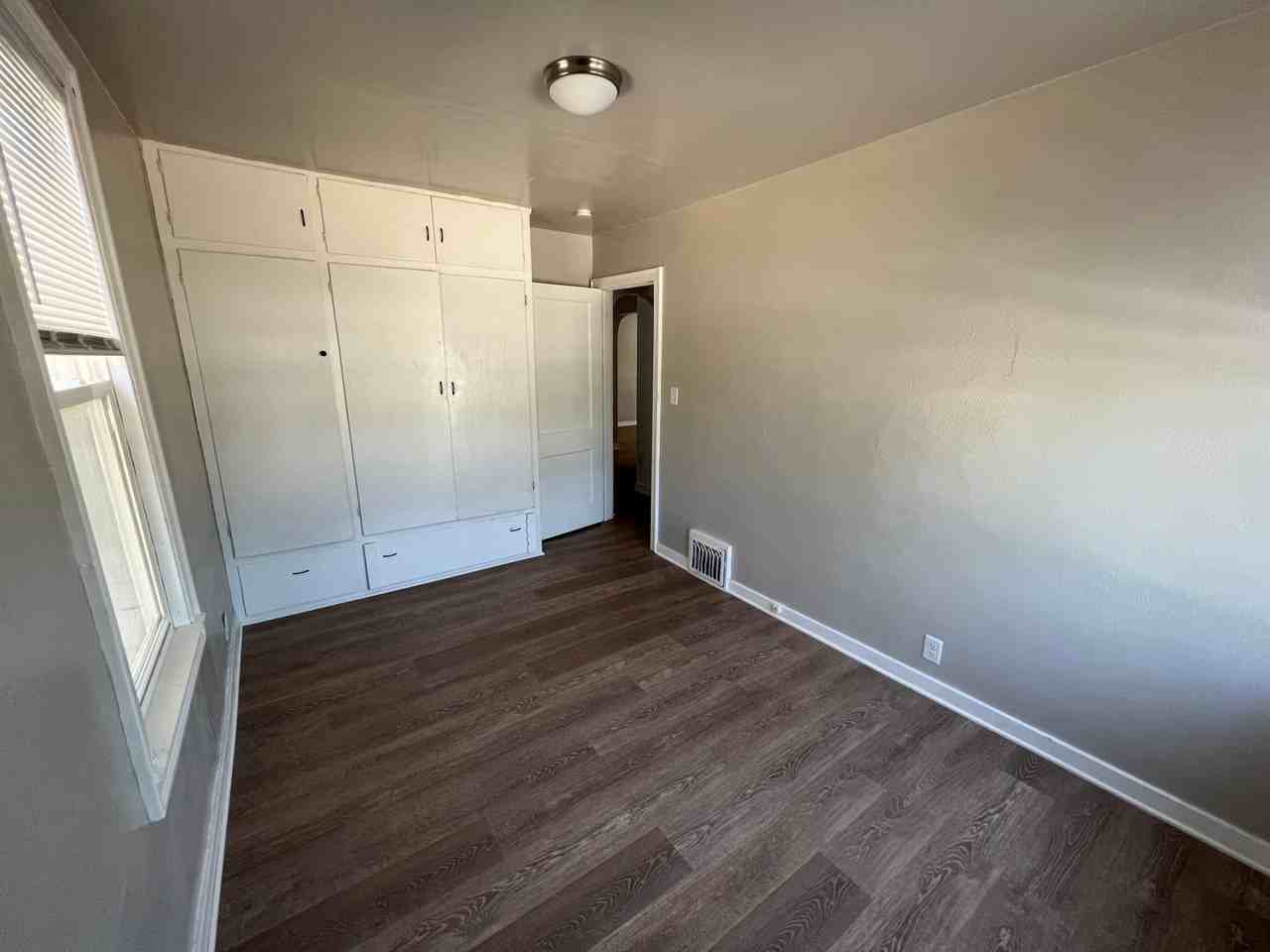 800 Saint George St - Photo 3 of 7