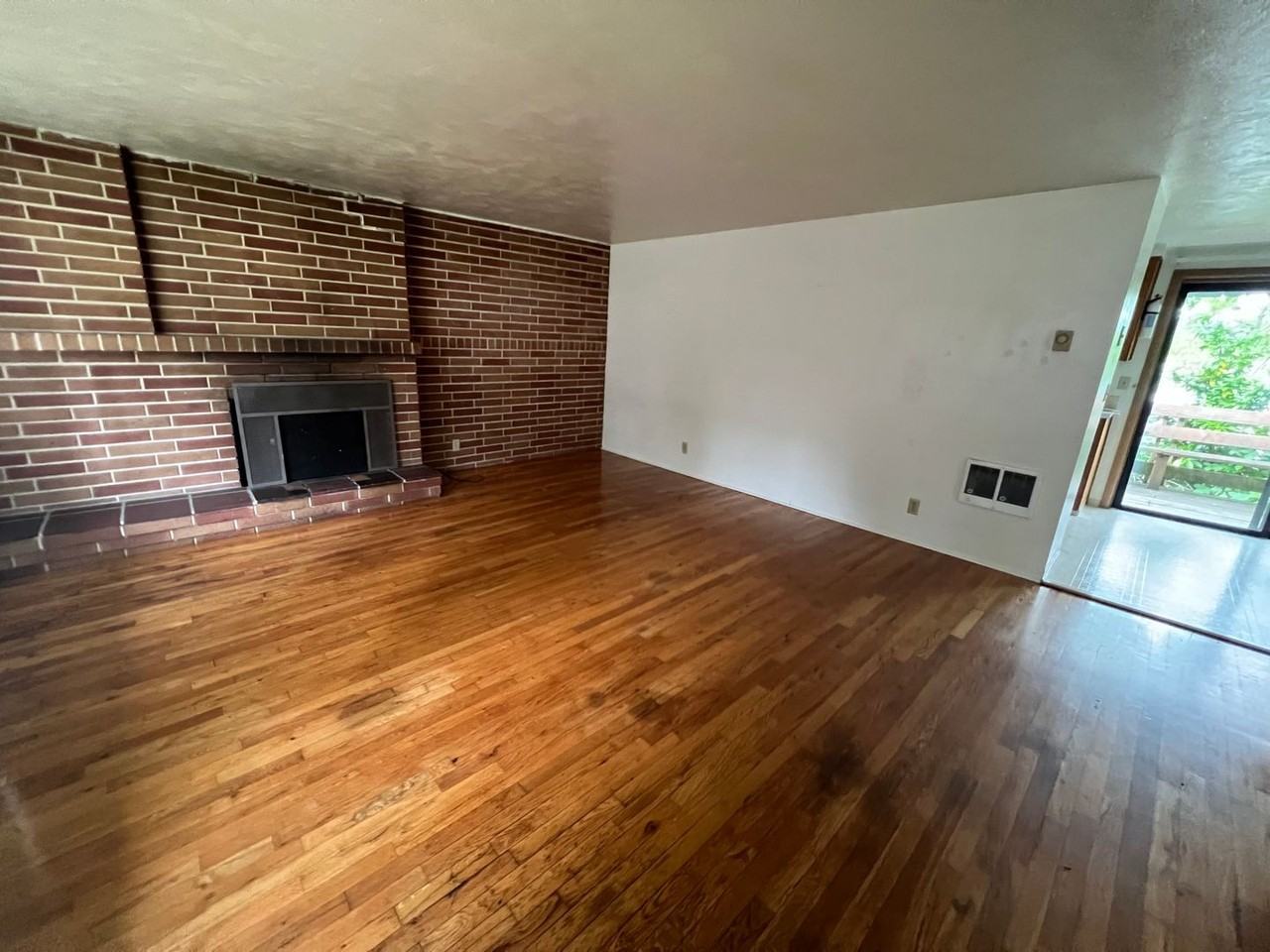 2710 Jefferson St - Photo 2 of 9