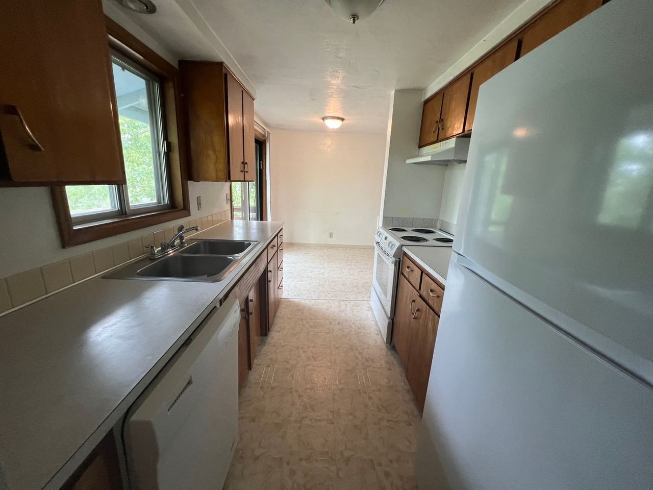 2710 Jefferson St - Photo 3 of 9