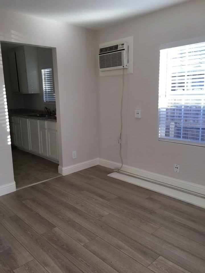 2394 Oakmont St - Photo 3 of 7