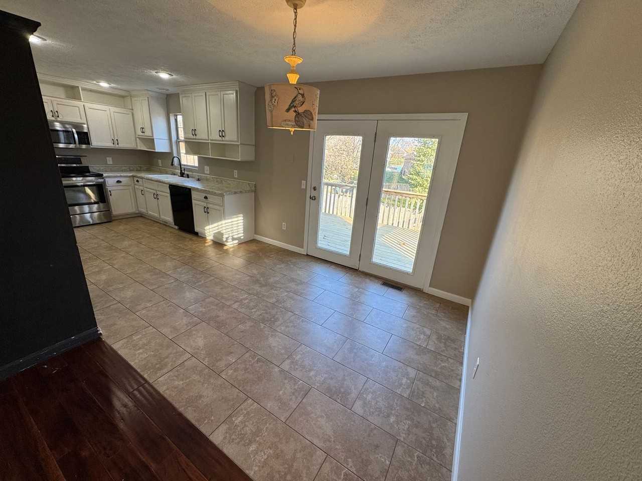 404 Hightower Ave - Photo 3 of 22