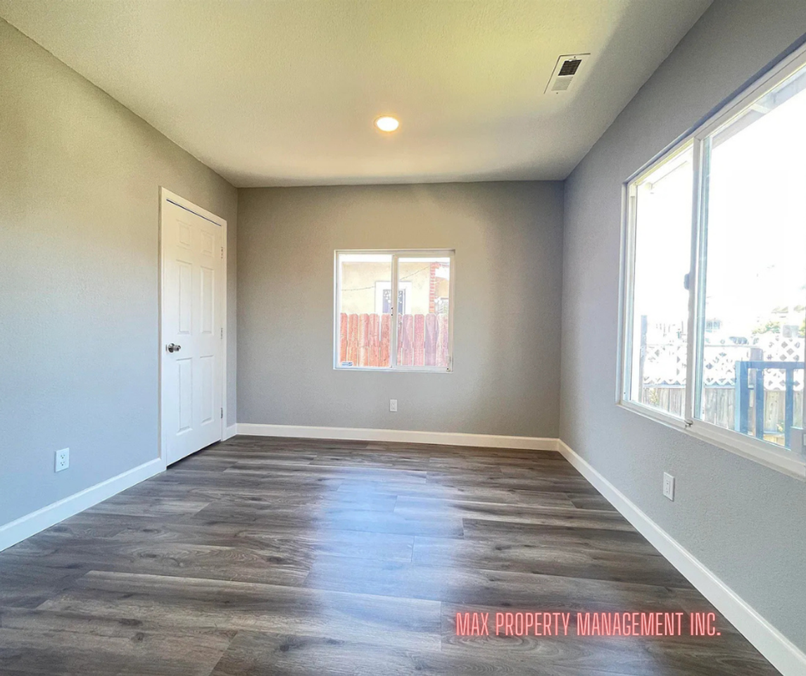 5483 Wadean Pl - Photo 3 of 12