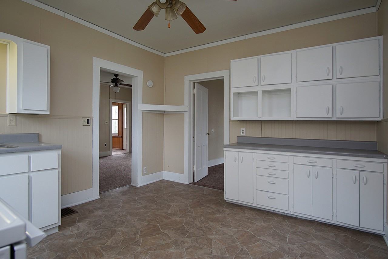 401 E Green St - Photo 3 of 11